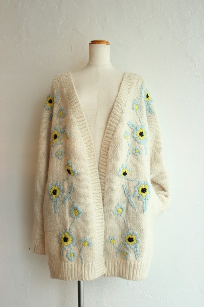 kin-flower-embroidery-sleeve-knit-cardigan2